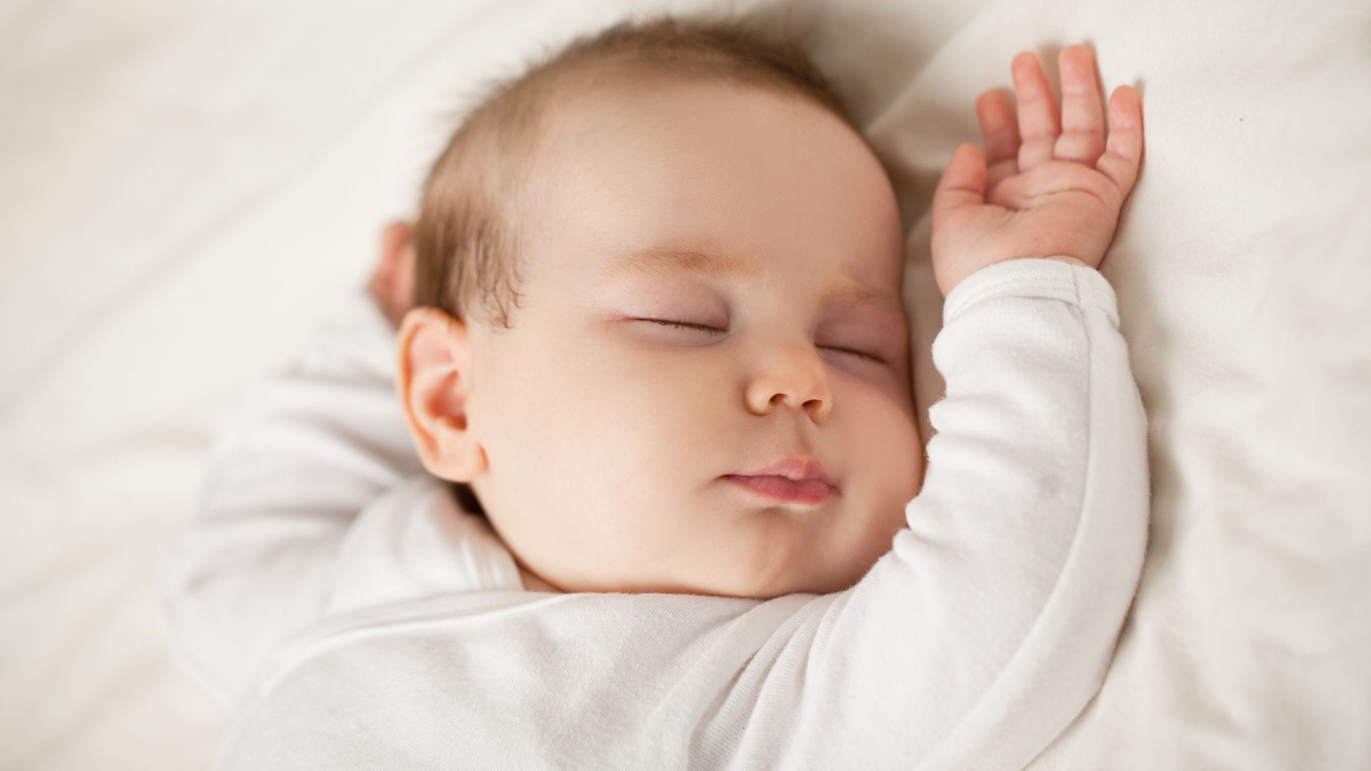 כמה תינוק צריך לישון