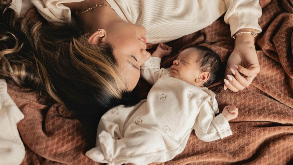 טבלת שעות שינה תינוקות