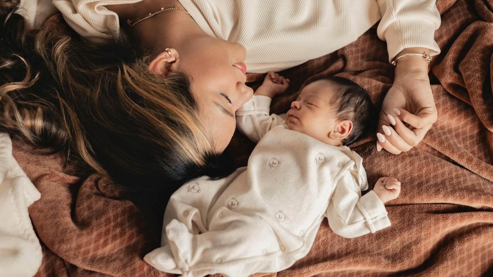 טבלת שעות שינה תינוקות